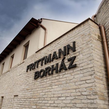Frittmann Borhaz Bed & Breakfast Шолтвадкерт Екстериор снимка