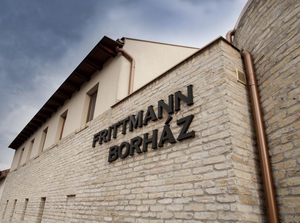 Frittmann Borhaz Bed & Breakfast Шолтвадкерт Екстериор снимка